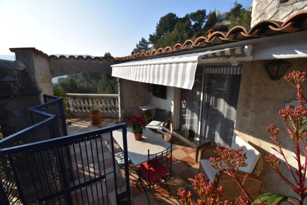 Studio Climatise Et Sa Terrasse Privee En Villa La Trinite 0*,